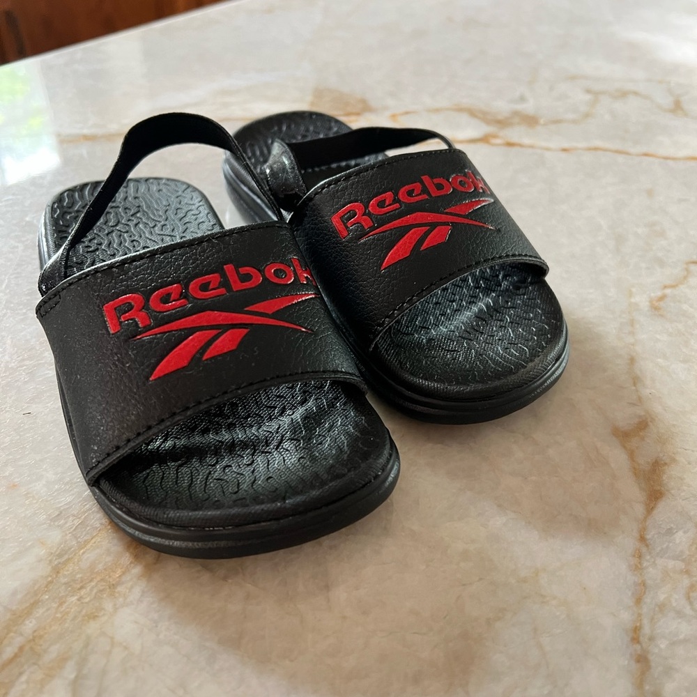Little boys Reebok sandals with back size 9